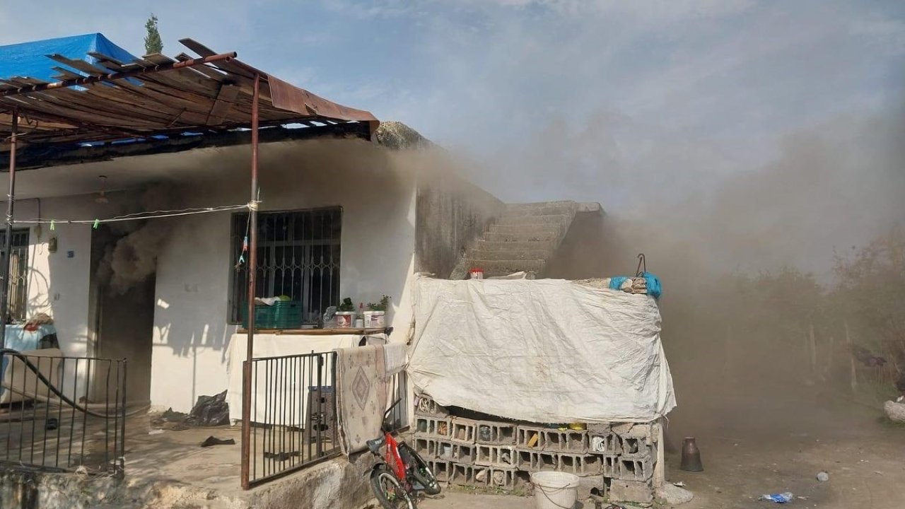 Dörtyol’da müstakil ev yandı