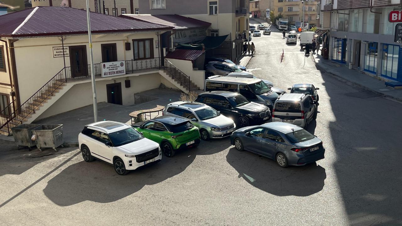 Düzensiz park trafik akışını zorluyor