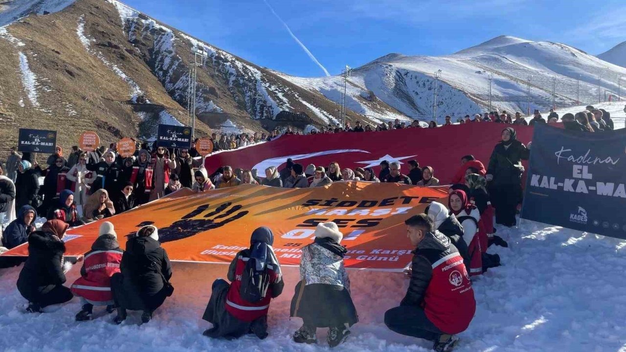 Erzurum’da &quot;Şiddete karşı tek yürek&quot; yürüyüşü düzenlendi