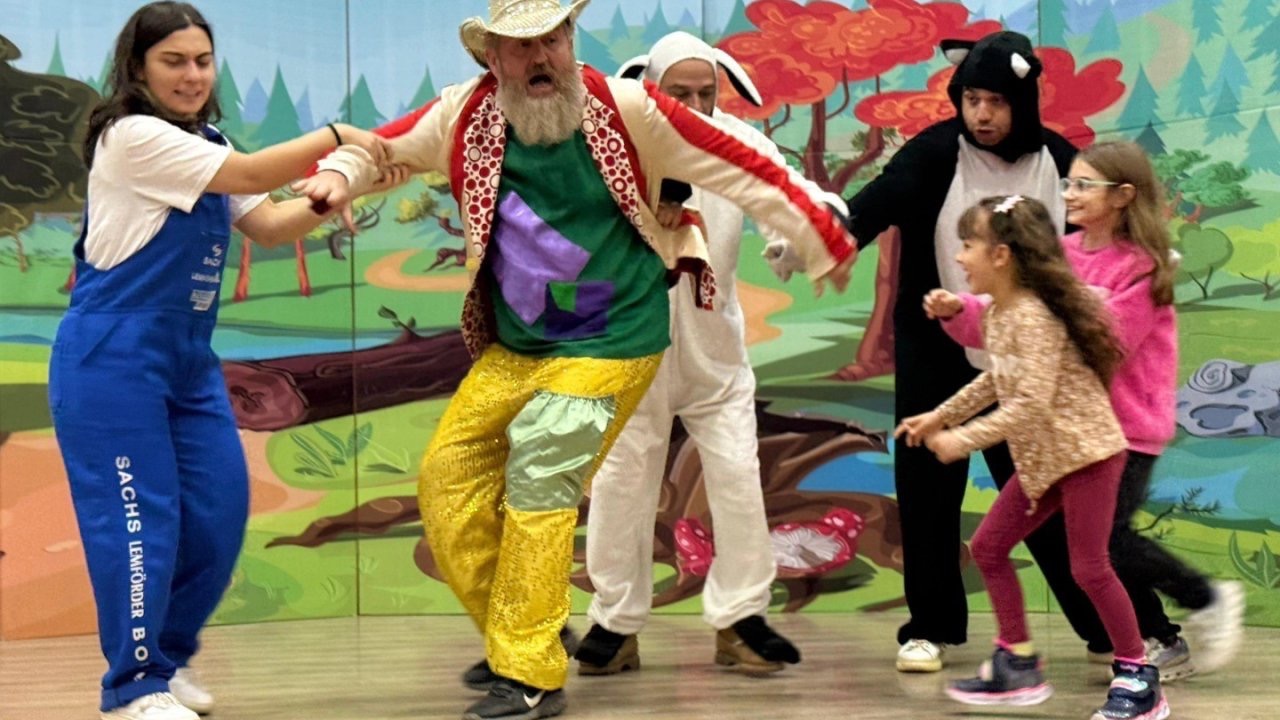 Gölcüklü öğrenciler ara tatilde tiyatro ile buluştu