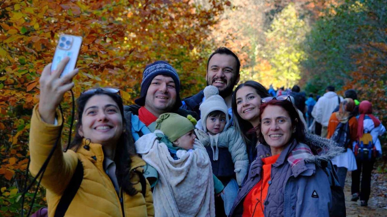 Gümüşhane’nin &quot;Doğal Ağaç Müzesi&quot; ziyaretçi akınına uğruyor