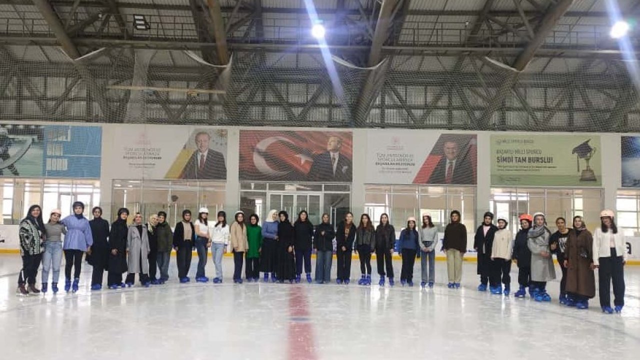 Hem okuyorlar hem buz pateni öğreniyorlar