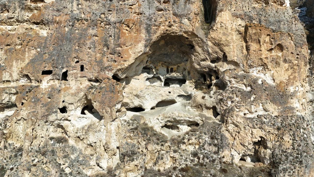 Karayazı’da Kırk Pencereli Mağaralar Yürüyüş Yolu Projesi Başlıyor