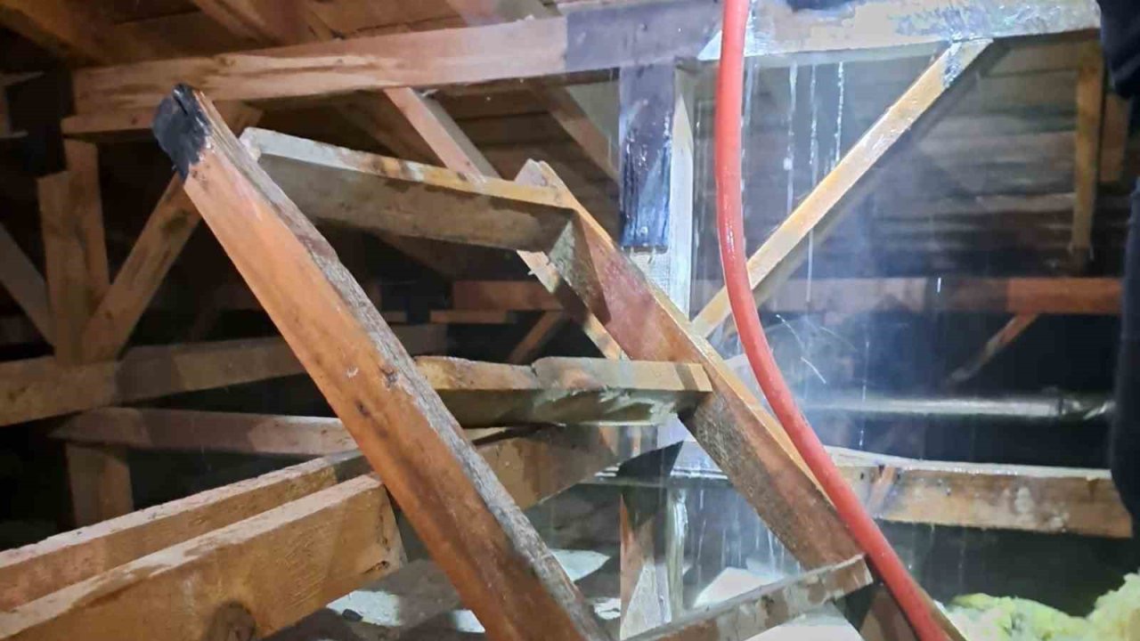 Menteşe TOKİ’de çatı yangını korkuttu