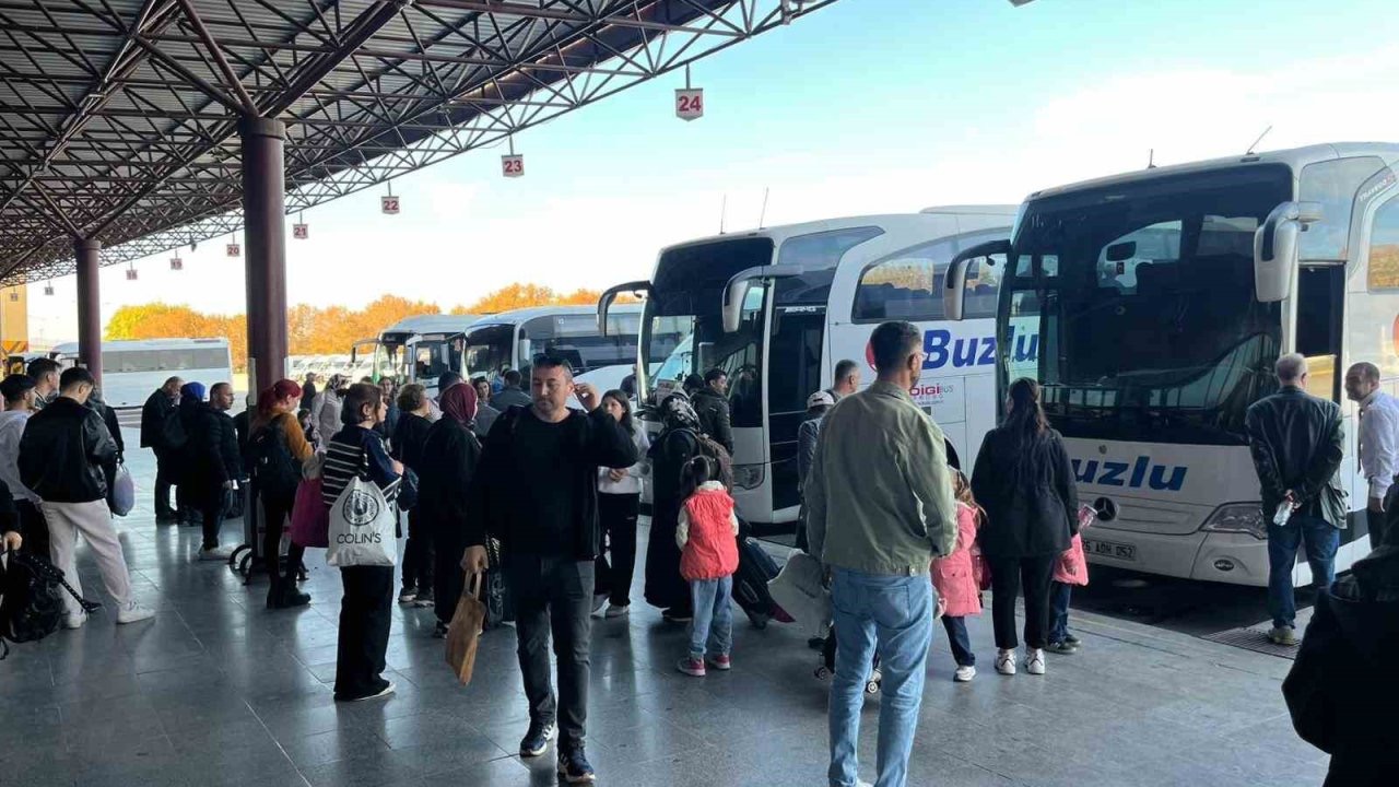 Otogarda ’ara tatil’ yoğunluğu