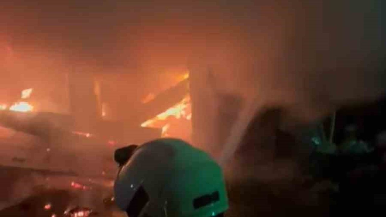 Rize’de 3 katlı binanın kömürlüğünde yangın paniği