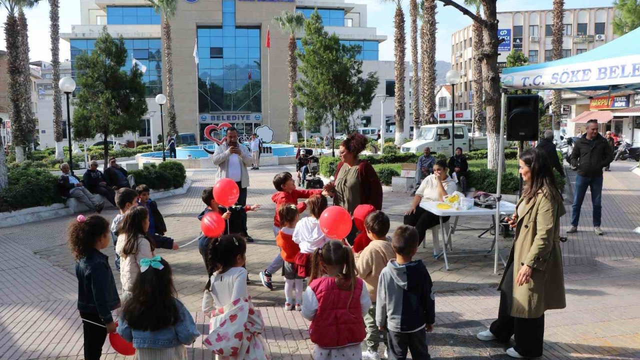 Söke’de Belediye Meydanı renkli görüntülere sahne oldu