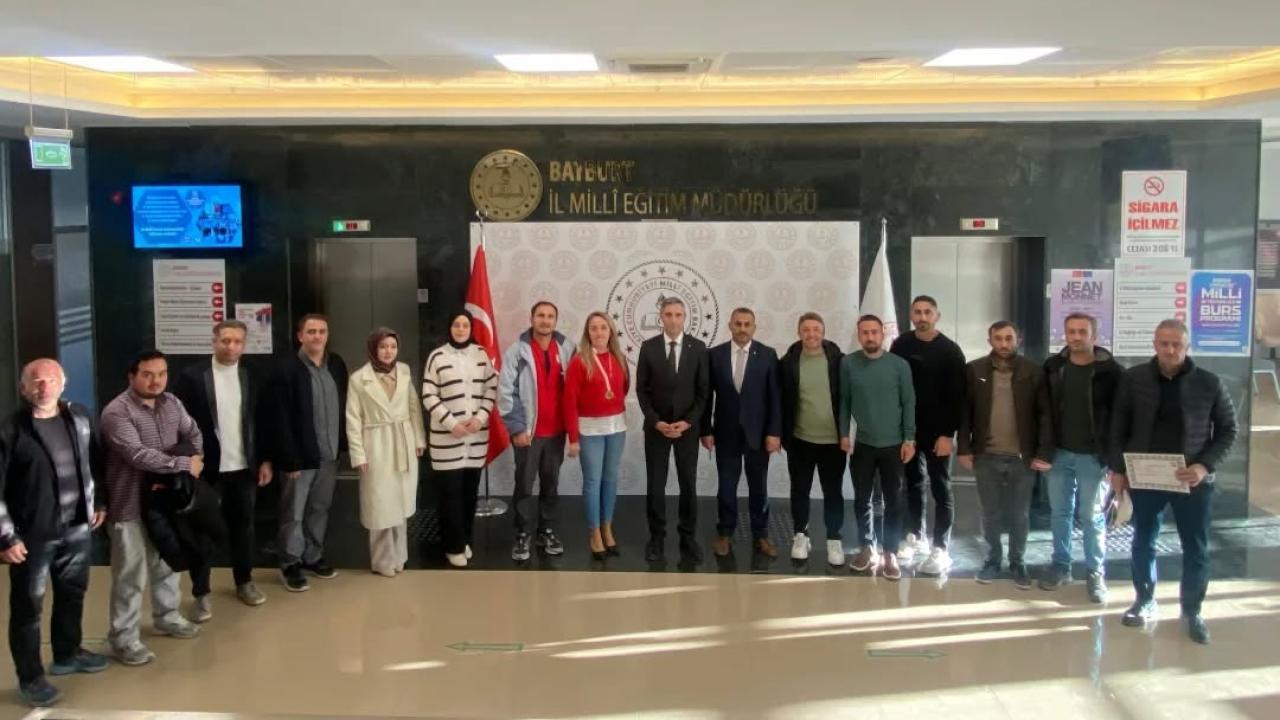 Spor yarışmalarında dereceye giren öğretmenler ödüllendirildi