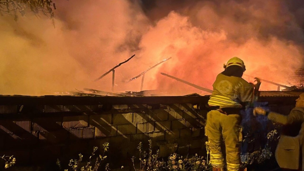 Yangın bir evi küle çevirdi