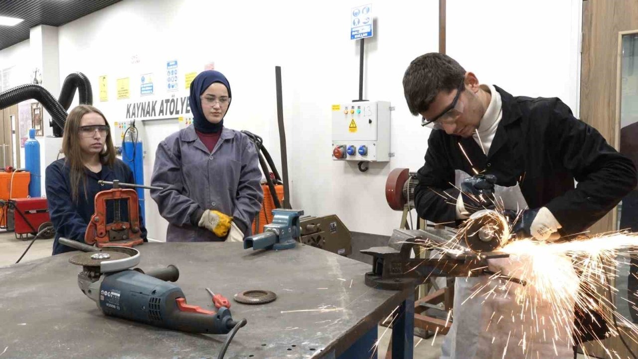 YÖK Başkanı Özvar: &quot;Staj konusunda birinci önceliğimiz staj sürelerinin uzaması&quot;