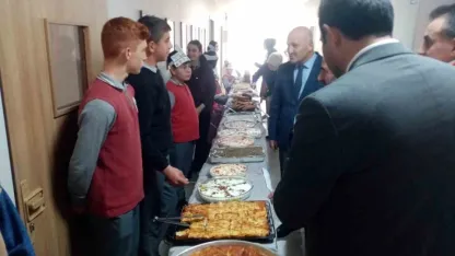 Öğrenciler yöresel lezzetleri tanıttı