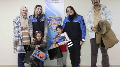 Kaybolan oyuncağı için polisten yardım istedi