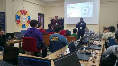 Bayburt’ta öğrencilere yapay zekanın işleyişi anlatıldı