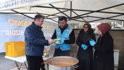 Belediyeden pazarcılara çorba ikramı