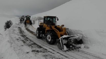 Erzincan’da kardan ulaşıma kapanan 12 köy yolu açıldı