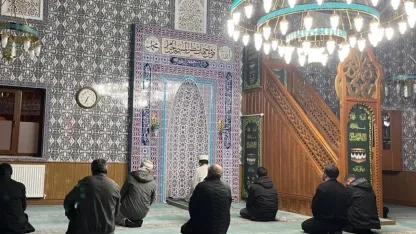 Üniversite öğrencileri camilerde imamlık yaptı