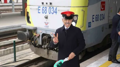 Bakan Uraloğlu: "Turistik Doğu Ekspresi’nin yeni sezonunda 10 bin 800 seyahat tutkununa Anadolu’nun büyüsünü yaşatacağız"