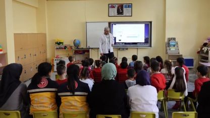 Demirözü’nde öğrencilere sağlık eğitimi verildi acil sağlık hizmetlerinin önemi anlatıldı