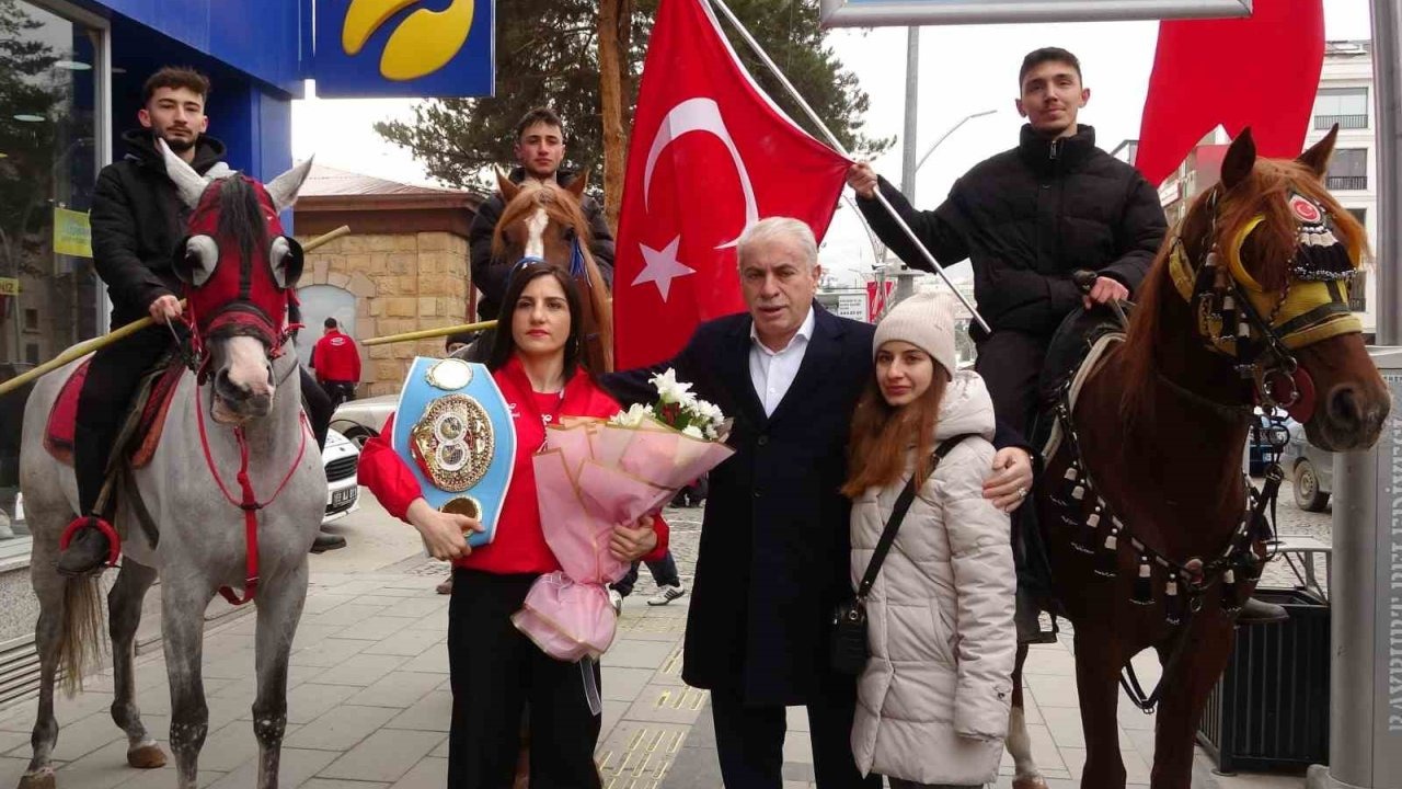 ’Altın Türk Savaşçısı’, Bayburt’ta davul zurnayla karşılandı
