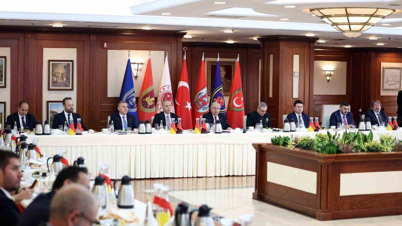 Bakan Güler: "PKK’yı tam bitirdiğimiz anda terör örgütü de ’Terörsüz Türkiye’ sürecine uyacağını açıkladı"