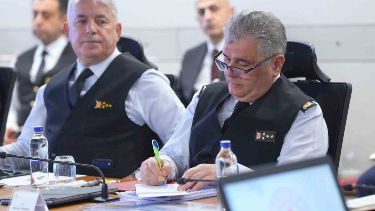 Bakan Yerlikaya: "Yeni yıl tedbirlerine ilişkin hazırlık ve koordinasyon toplantımızı gerçekleştirdik"