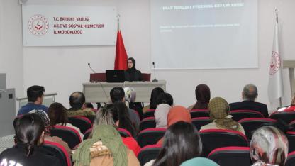 Bayburt Aile ve Sosyal Hizmetler Müdürlüğü'nde insan hakları eğitimi