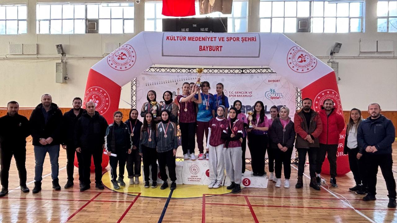 Bayburt’ta badminton heyecanı
