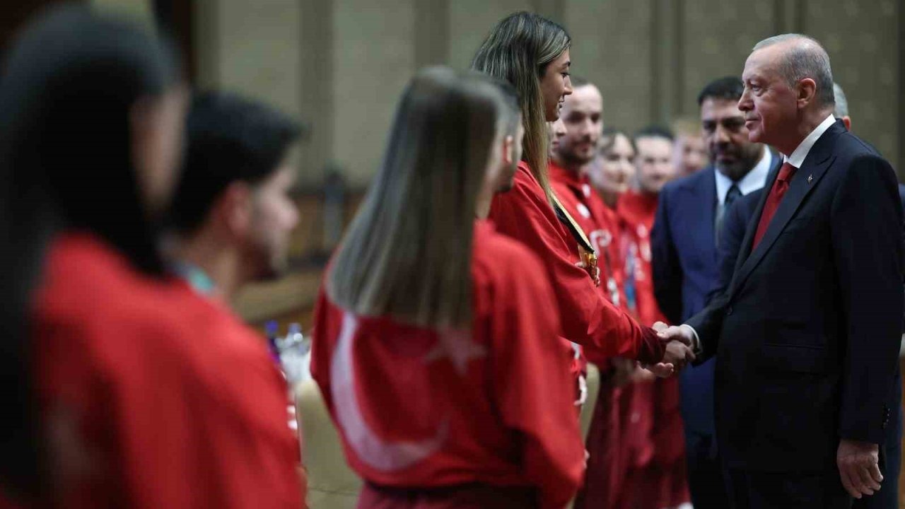 Cumhurbaşkanı Erdoğan: &quot;Sporda da Türkiye Yüzyılı hedeflerimize ulaşmak için büyük bir çaba harcıyoruz&quot;