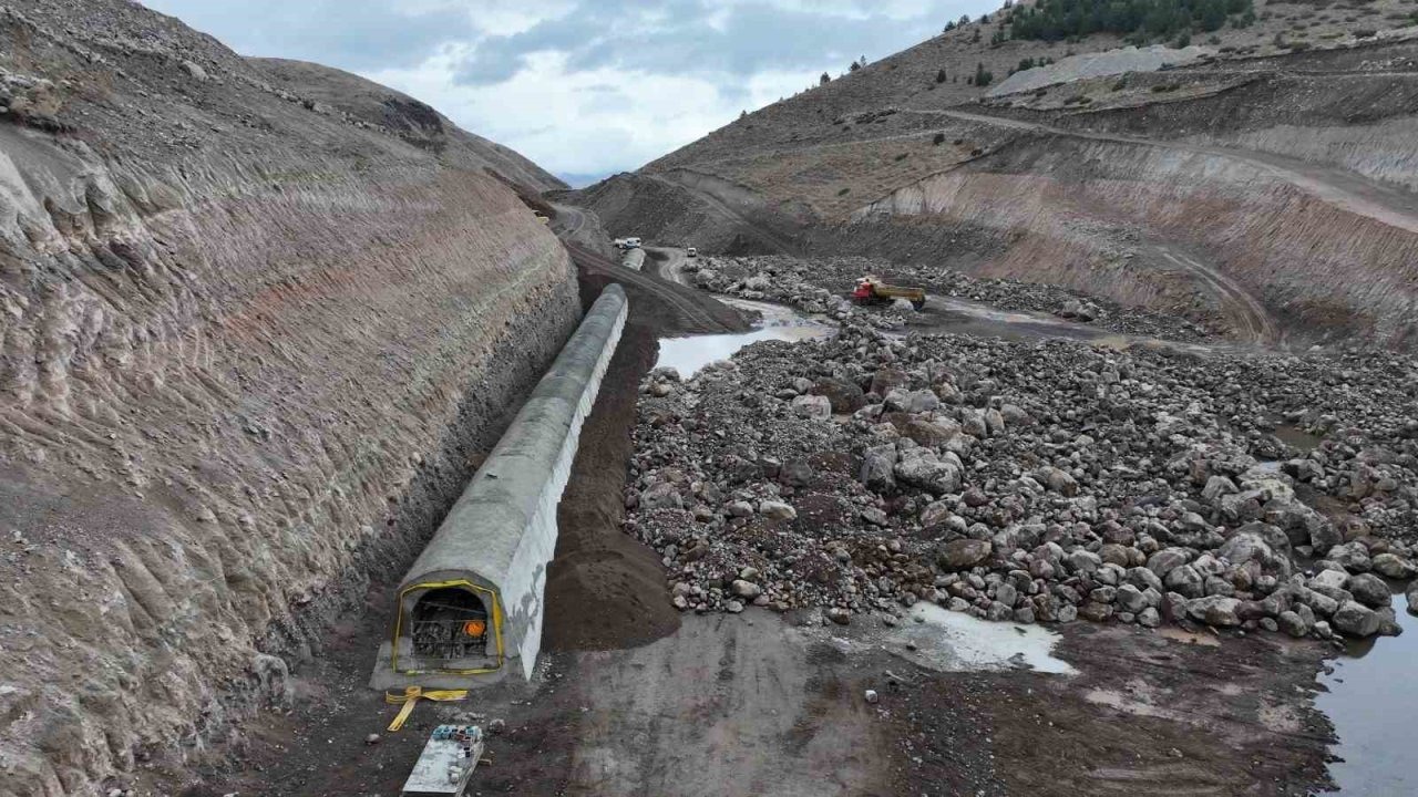Doruklu Barajı’nda çalışmalar aralıksız devam ediyor
