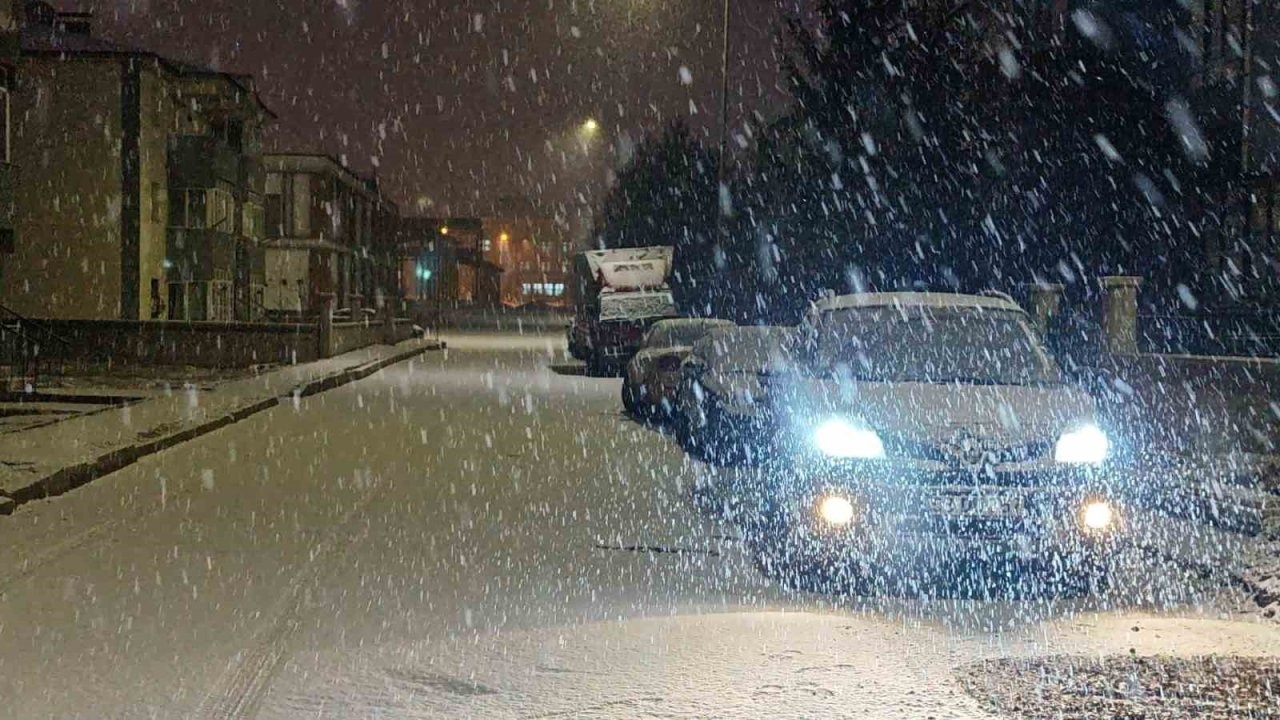 Erzurum’da kar yağışı etkili oldu