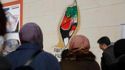 Fakülte duvarına anlamlı mesaj