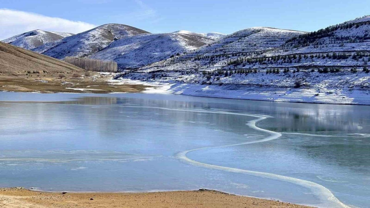 Gökçedere Göleti buz tuttu