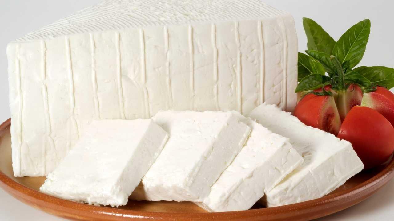 Her gün beyaz peynir yerseniz ne olur: vücut üzerindeki başlıca etkileri