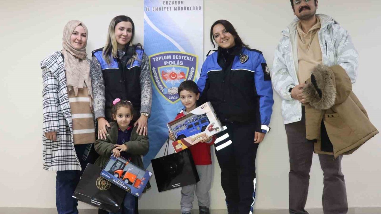 Kaybolan oyuncağı için polisten yardım istedi