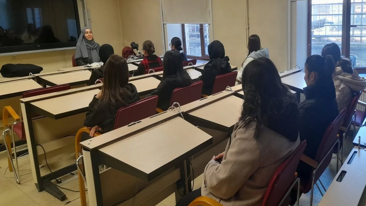 Lise öğrencilerine yönelik söyleşi programı düzenlendi