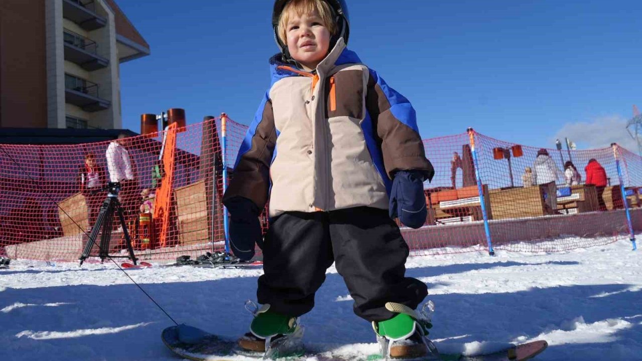 Palandöken’de yapay karla kayak keyfi