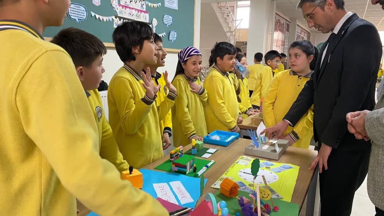 Şehitler Ortaokulu&#039;ndan &#039;Atasözleri ve Deyimler&#039; sergisi