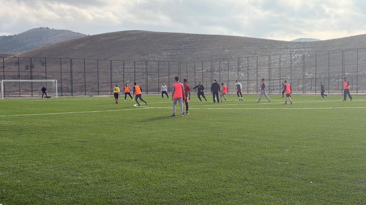 Sentetik çim saha hizmete açıldı