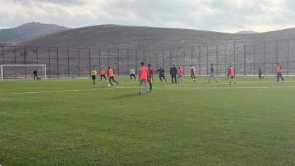 Sentetik çim saha hizmete açıldı