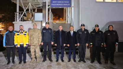 Vali Eldivan yeni yıla görevi başındaki güvenlik güçleriyle girdi