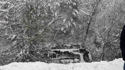 Gümüşhane’de ambulans dere yatağına yuvarlandı