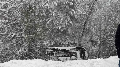 Gümüşhane’de ambulans dere yatağına yuvarlandı