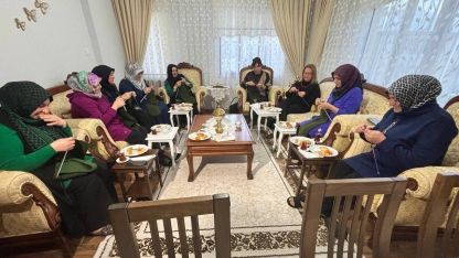 Erzincanlı gönüllü annelerden Mehmetçiğe ilmek ilmek destek