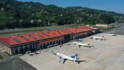 Bakan Uraloğlu: "12 aylık dönemde üst geçişler ile birlikte toplam 2 milyon 507 bin 399 uçak trafiğine ulaştık"