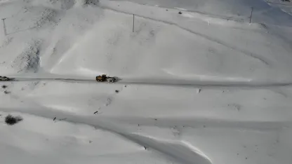 Gümüşhane’de kapanan köy yollarında kar mesaisi aralıksız sürüyor