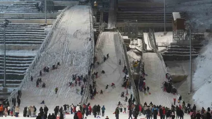 Atlama kuleleri pistinde kızak keyfi