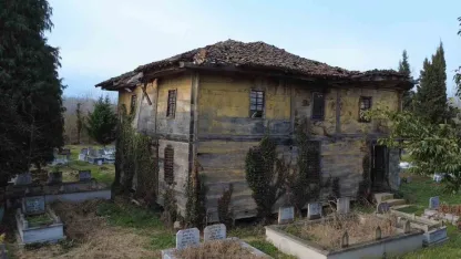 Asırlık cami ilgi bekliyor