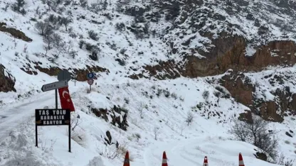 Taşyolu’nda çığ düştü, güzergâh ulaşıma kapatıldı