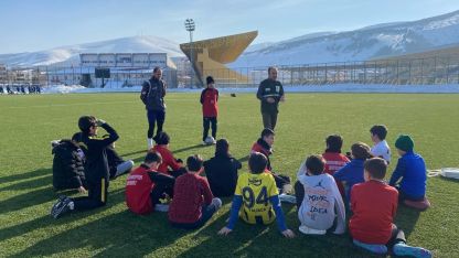 Bayburt’ta minik sporculara bilinçli teknoloji kullanımı anlatıldı