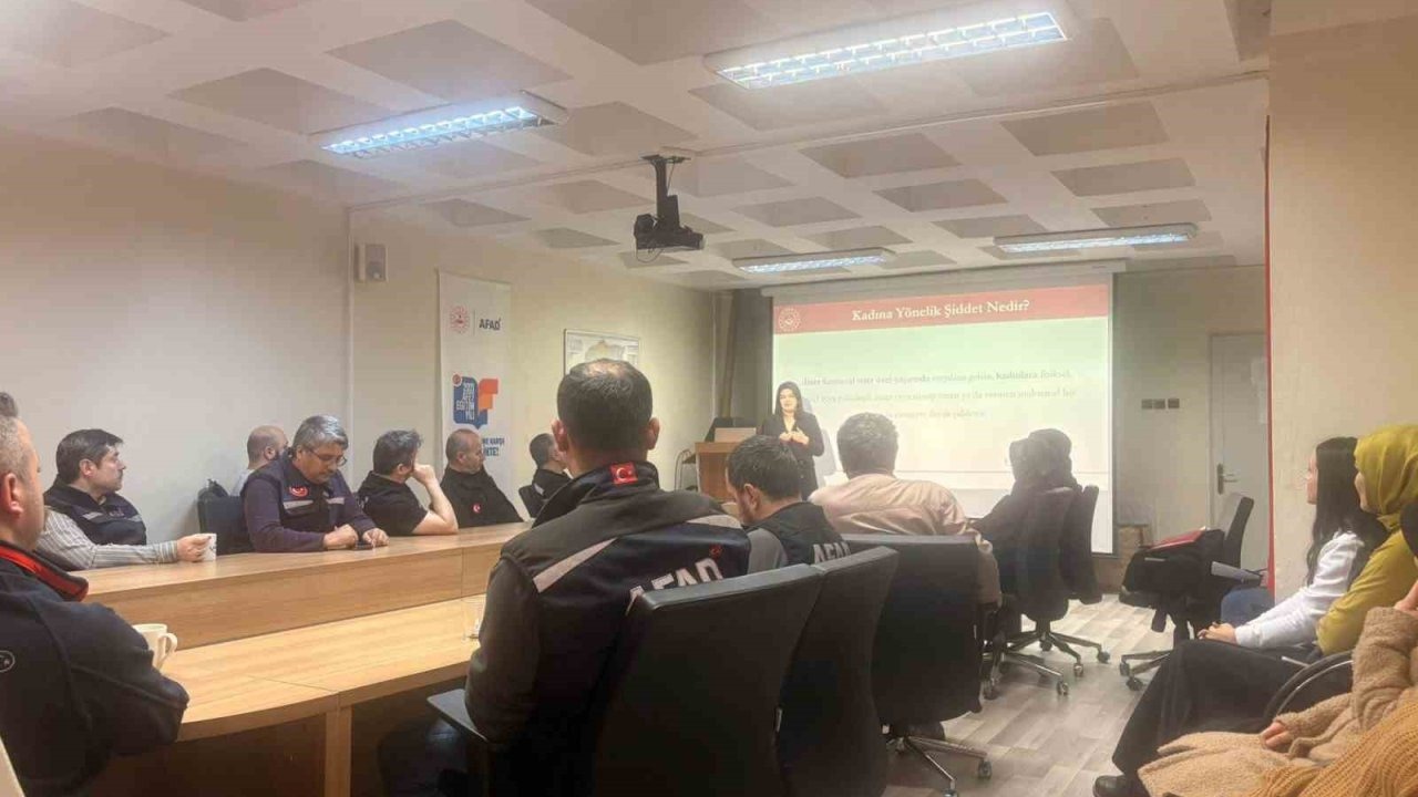 AFAD personeli kadına yönelik şiddetle mücadele konusunda bilgilendirildi